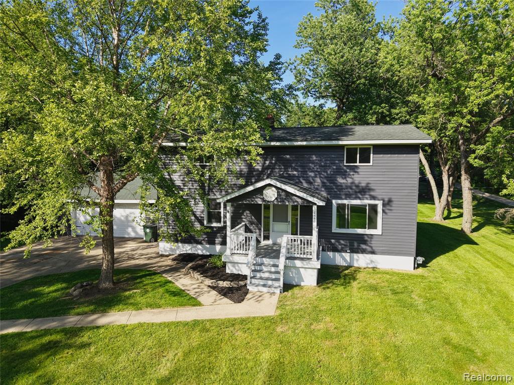1460 W Silverbell Road, Lake Orion, MI — front exterior