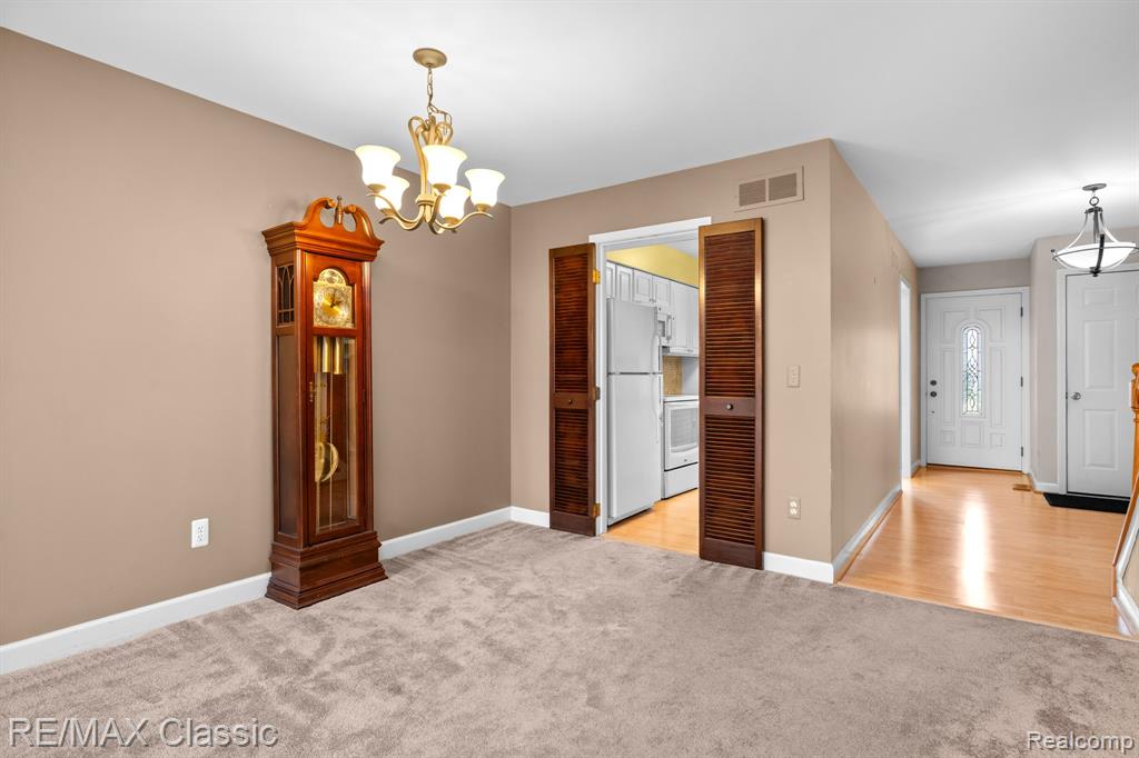 23127 Farmington Road, Farmington, MI 48336 — Photo 20