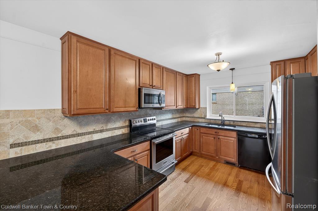 8895 Knolson Avenue, Livonia, MI 48150 — Photo 12