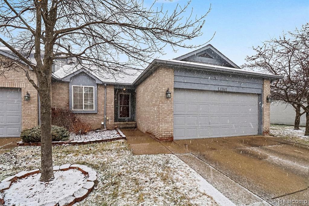 21920 Quail Ridge Drive N, Brownstown, MI 48193 — front exterior