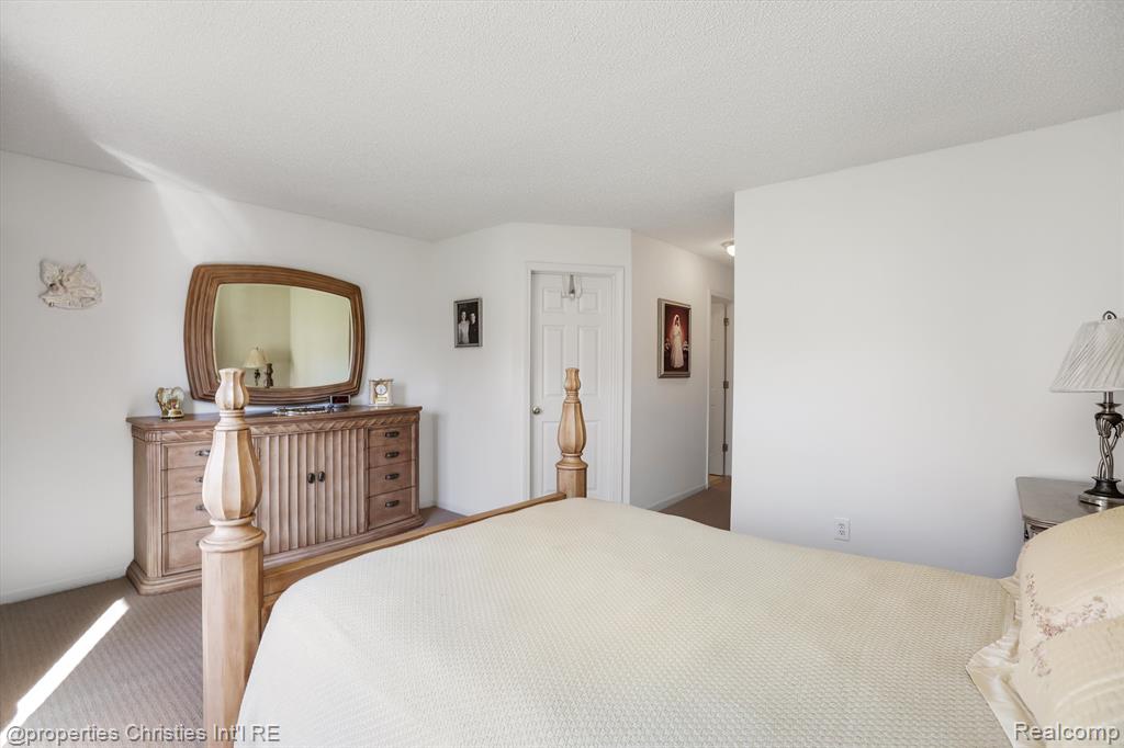 35211 White Pine Trail, Farmington Hills, MI 48335 — Photo 20
