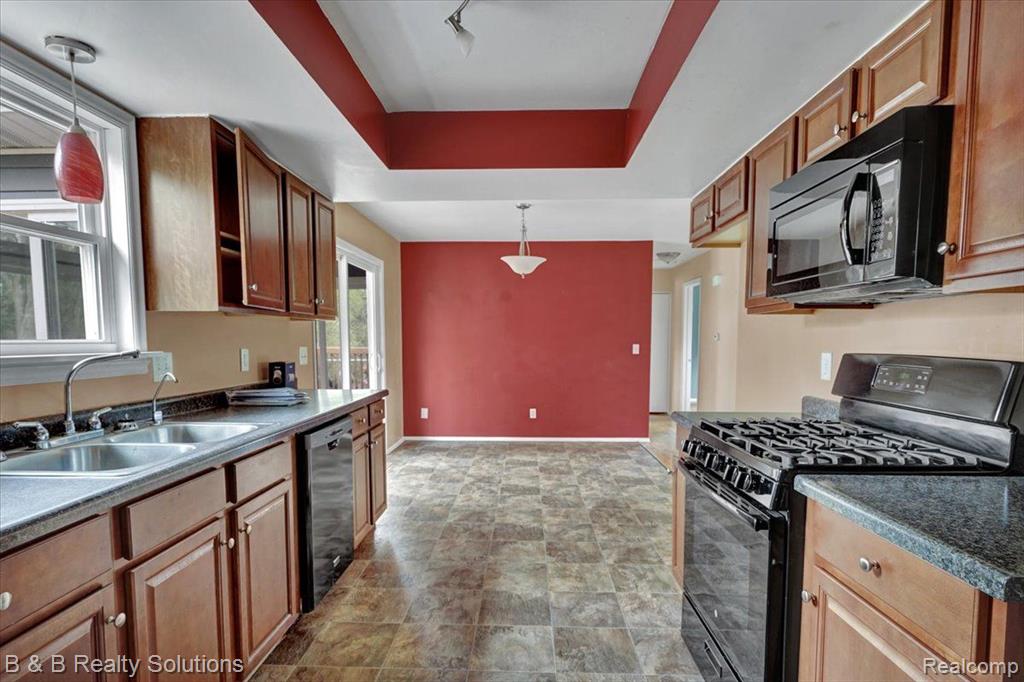 4114 COLUMBIAVILLE Road, Columbiaville, MI 48421 — Photo 9