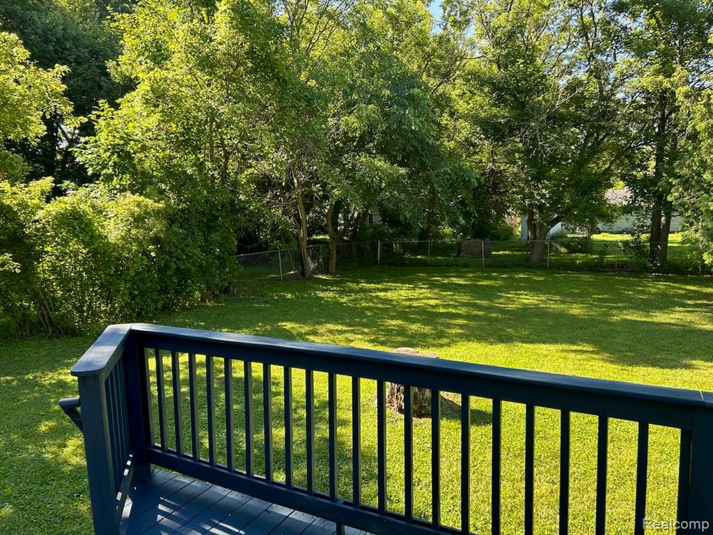 6182 Surrey Lane, Burton, MI 48519 — Photo 37