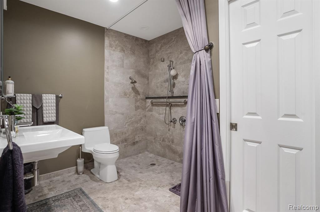 8261 STAGHORN Trail, Clarkston, MI 48348 — Photo 47