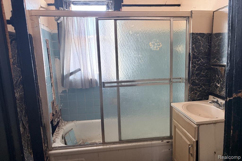 8693 Woodlawn Street, Detroit, MI 48213 — Photo 8