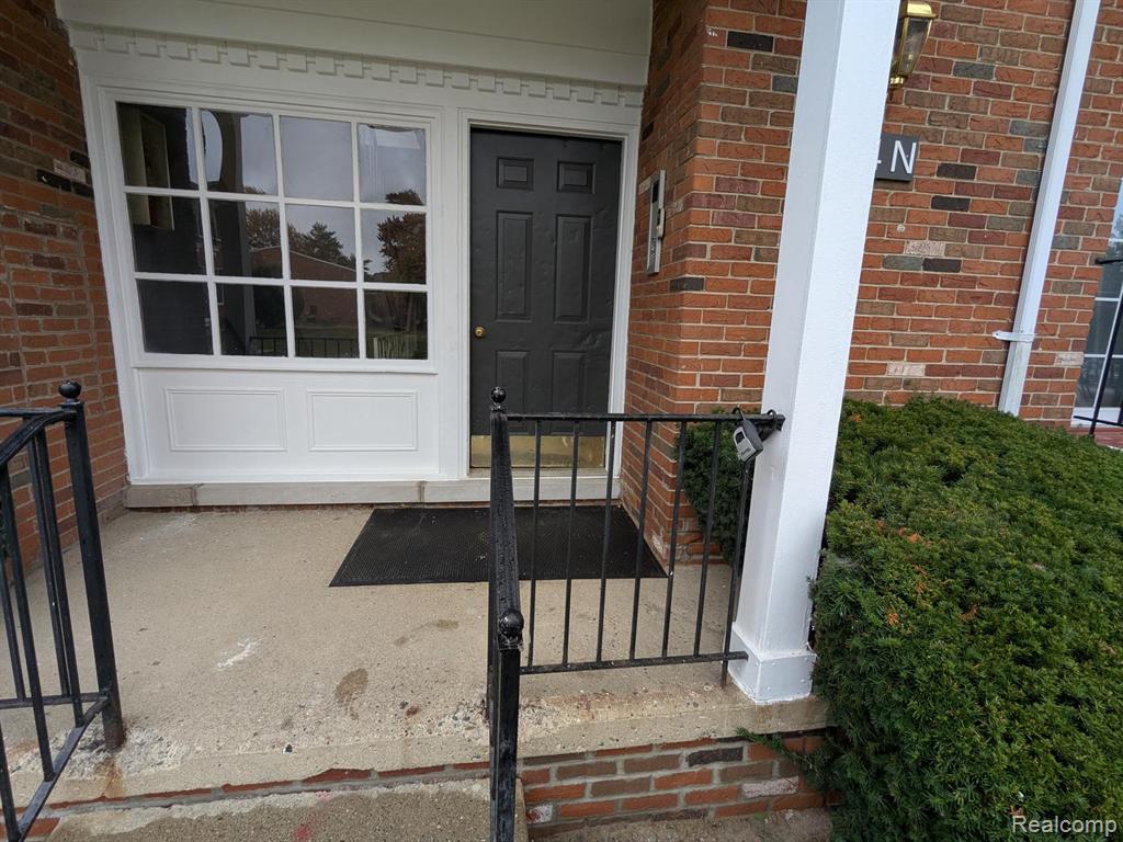 454 N Fox Hills Drive, A-8, Bloomfield, MI 48304 — Photo 22