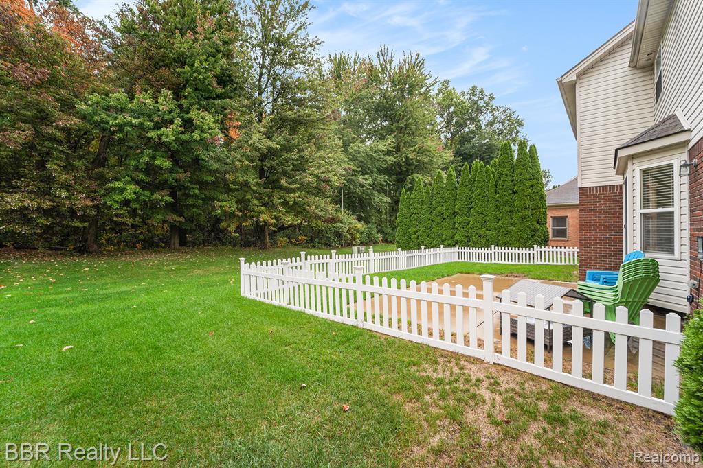 22795 Fawn Road, Brownstown, MI 48183 — Photo 28