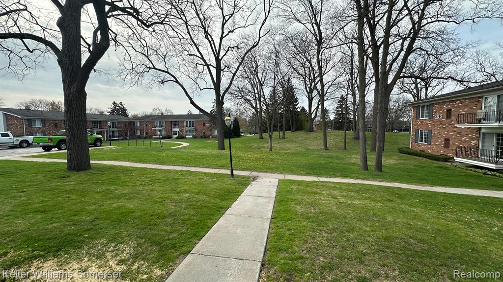 433 Fox Hills, #6, Bloomfield, MI 48304 — Photo 4