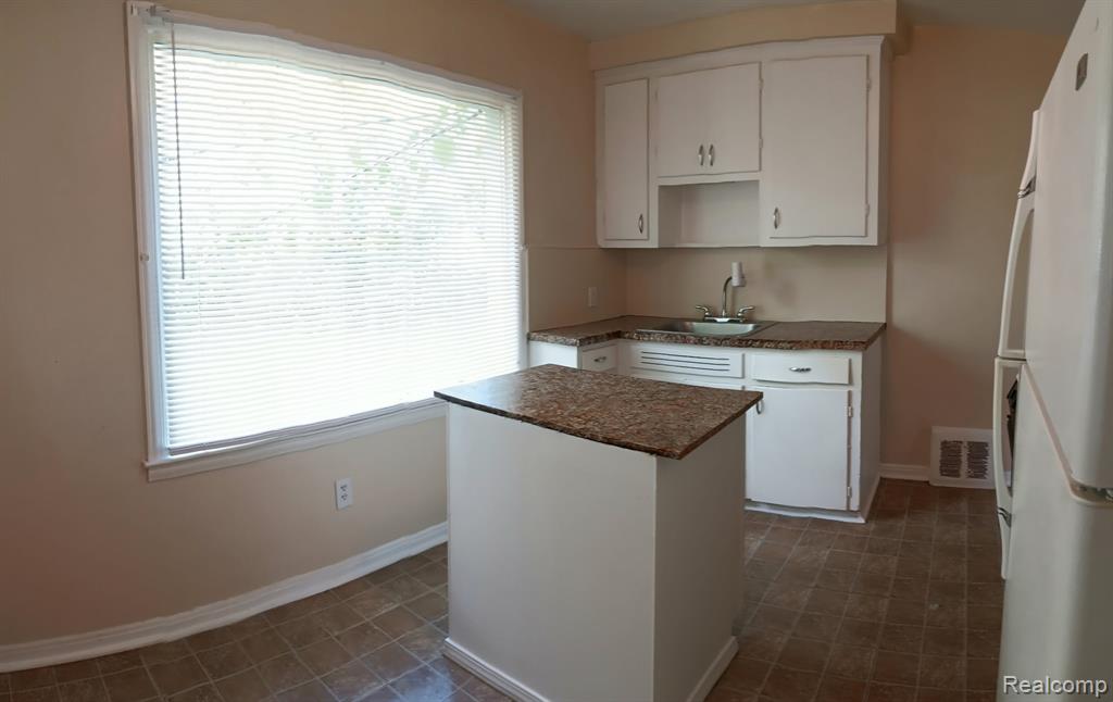 9250 PLAINVIEW, Detroit, MI 48228 — Photo 4