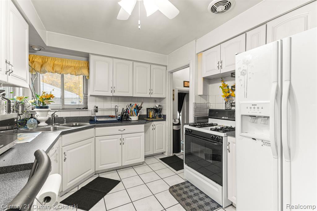 22151 Whitmore Street, Oak Park, MI 48237 — Photo 11