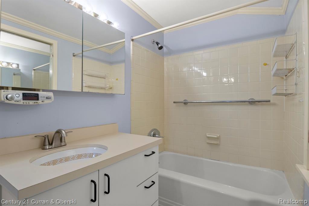 917 N MELBORN Street, Dearborn, MI 48128 — Photo 27