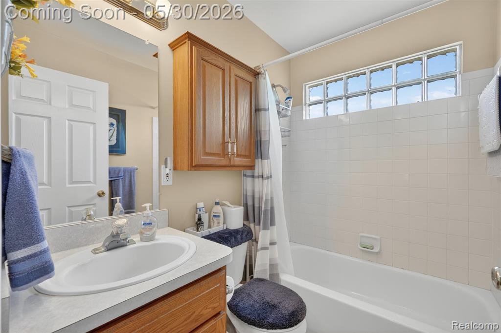 18364 Beechwood Street, Roseville, MI 48066 — Photo 33