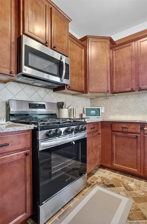 3524 Amber Oaks Drive, Howell, MI 48855 — Photo 11