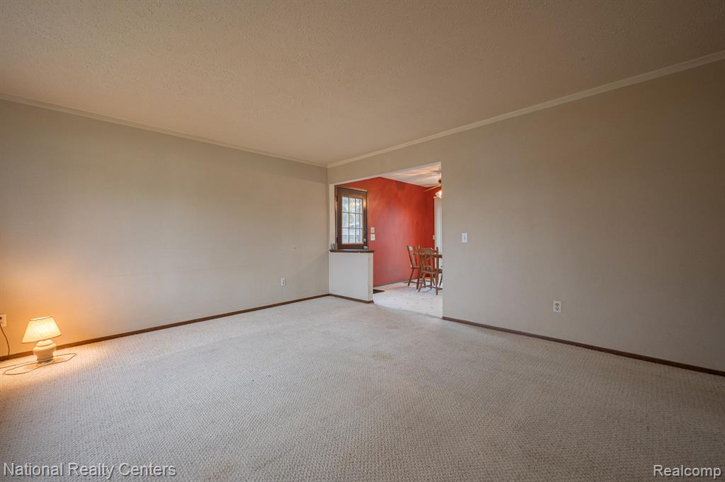 47445 DEQUINDRE Road, Rochester Hills, MI 48307 — Photo 4