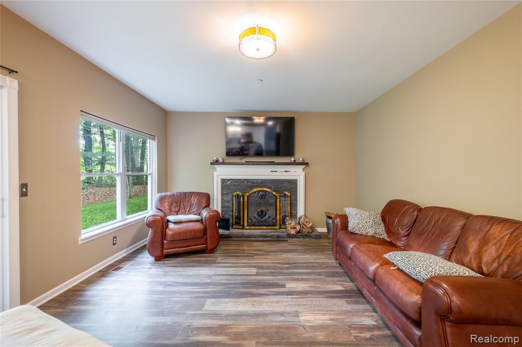 1250 Walloon Way, Lake Orion, MI — Photo 10