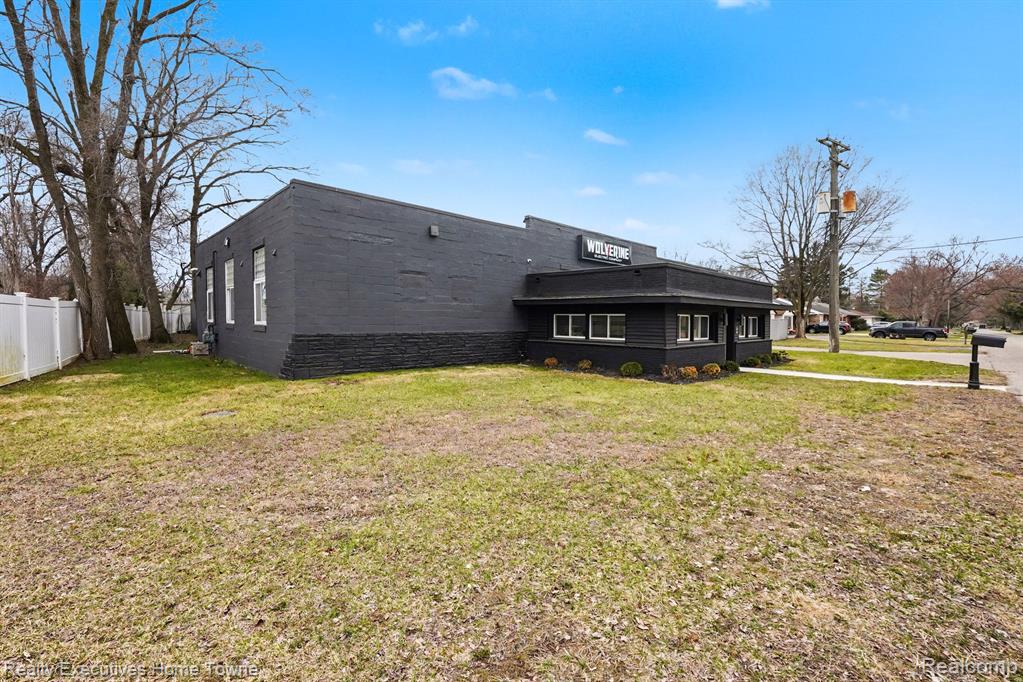 5650 Jamestown Road, Shelby Twp, MI 48317 — Photo 3