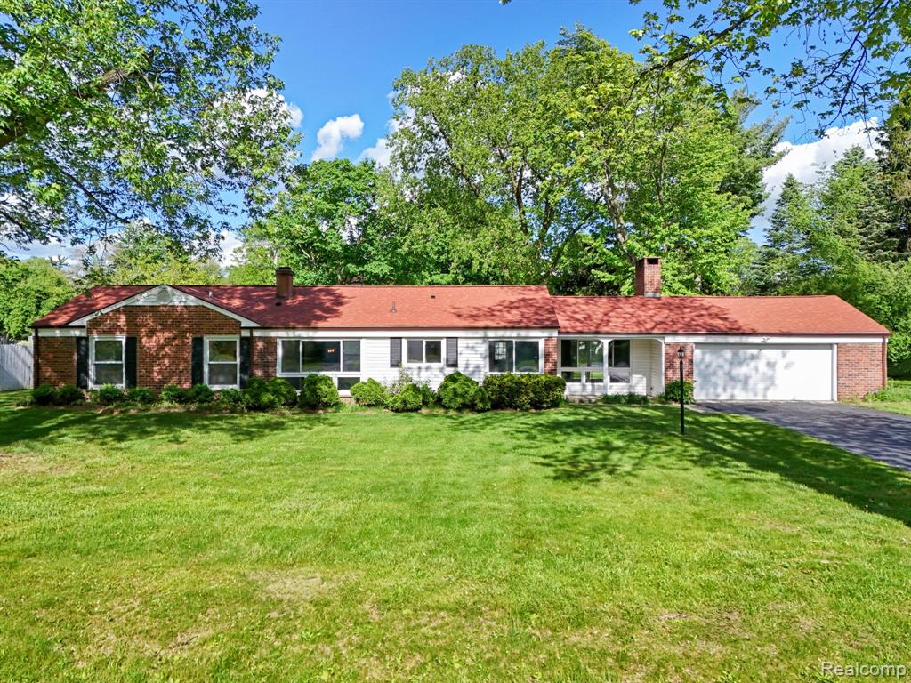 6843 E Dartmoor Road, West Bloomfield, MI