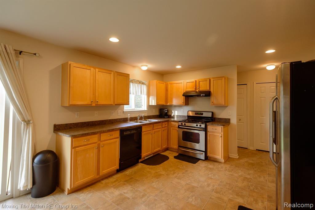 42990 N CUMBERLAND Drive, Van Buren, MI 48111 — Photo 8