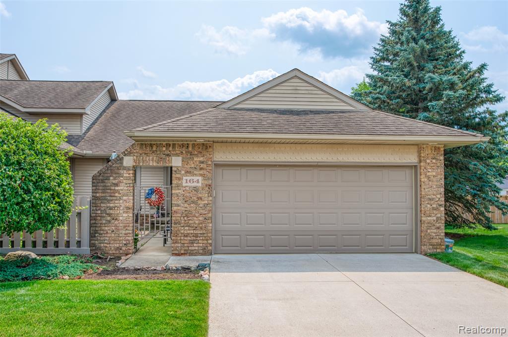 164 Addison Circle, Fowlerville, MI 48836