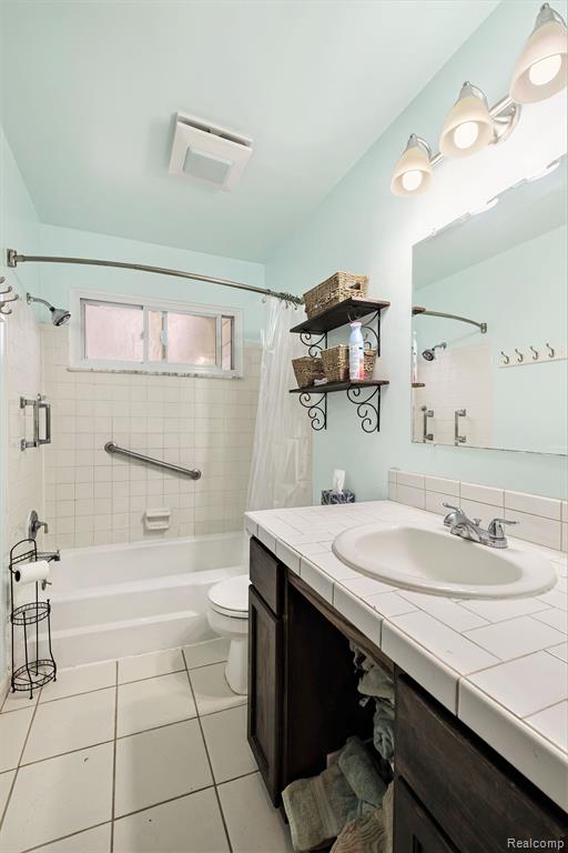 9119 CHESTERFIELD Drive, Swartz Creek, MI 48473 — Photo 16