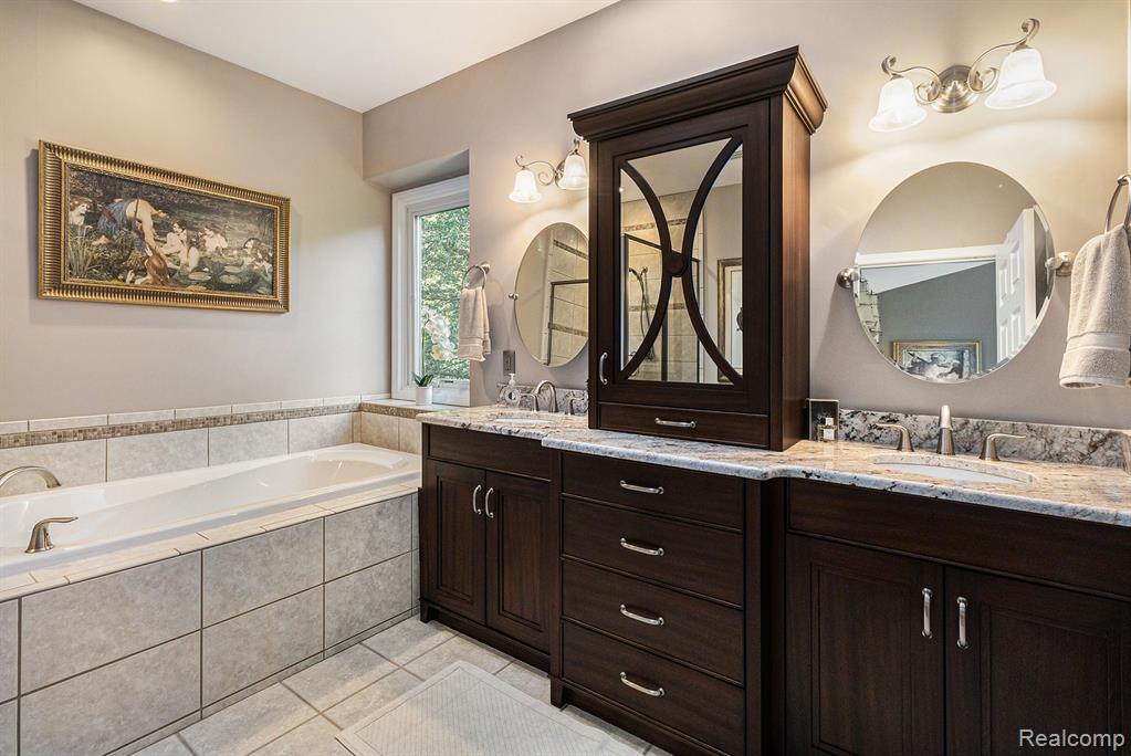 6439 Cohoctah Road, Fenton, MI 48430 — Photo 16