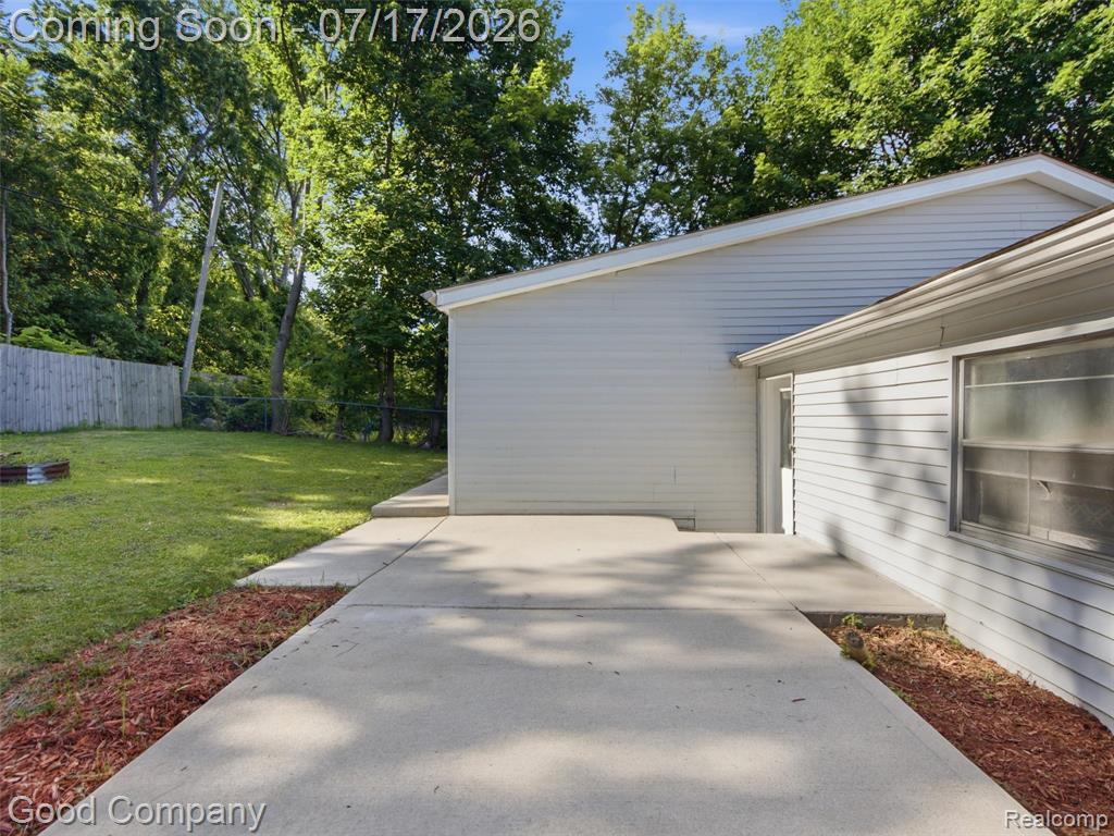 4030 Manitoba Street, Auburn Hills, MI 48326 — Photo 23