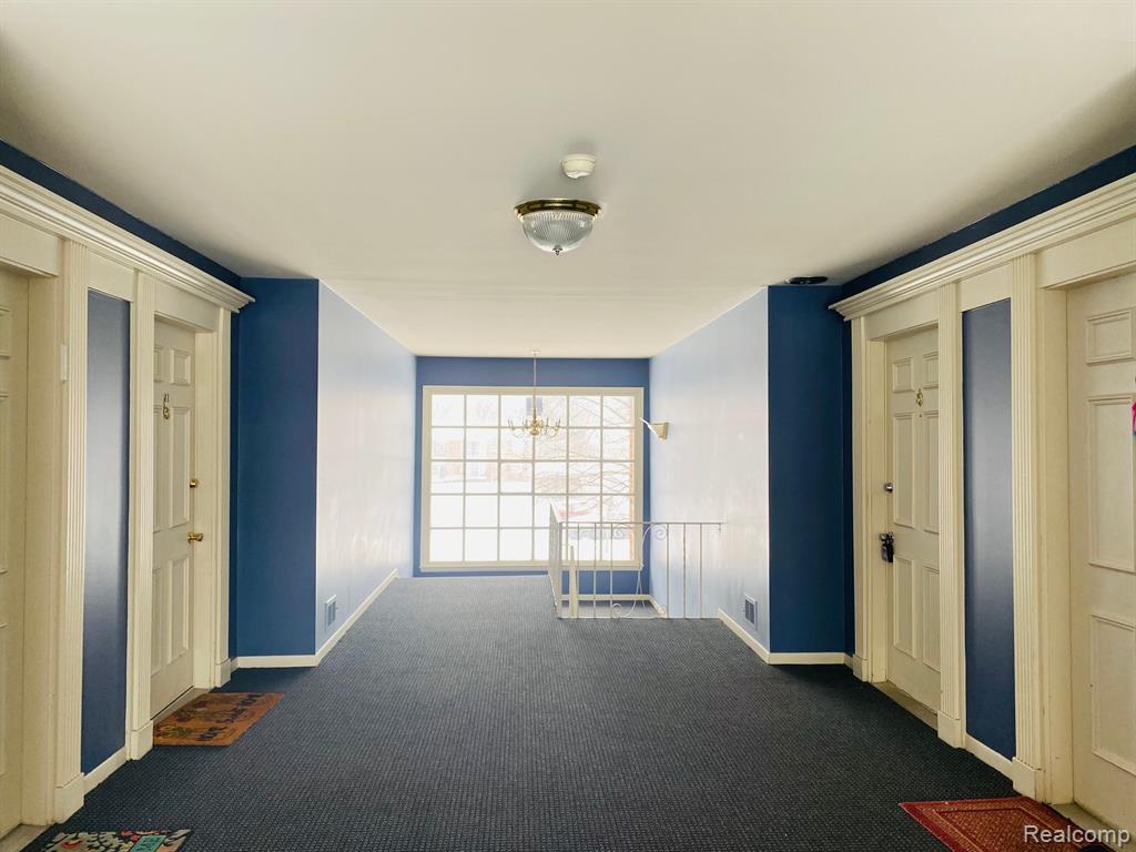 490 FOX HILLS Drive N, 8, Bloomfield Hills, MI 48304 — Photo 18