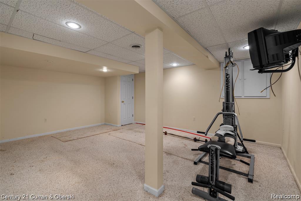 9039 Oakridge Trail, Shelby Twp, MI 48317 — Photo 18