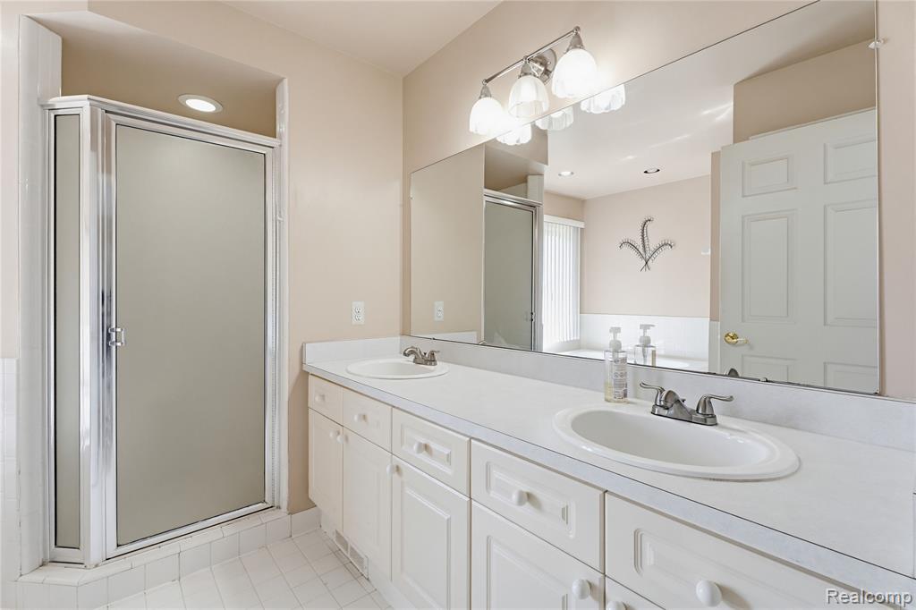 41116 Ginger Court, Sterling Heights, MI 48314 — Photo 32