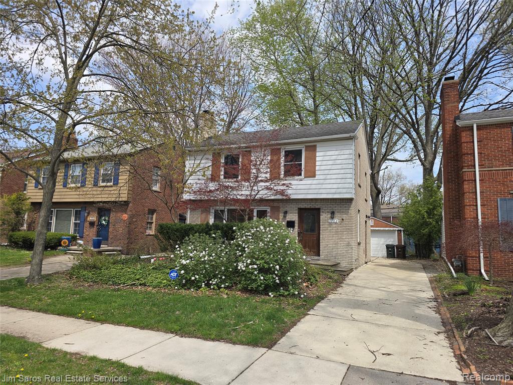 1762 Bournemouth Road, Grosse Pointe Woods, MI 48236