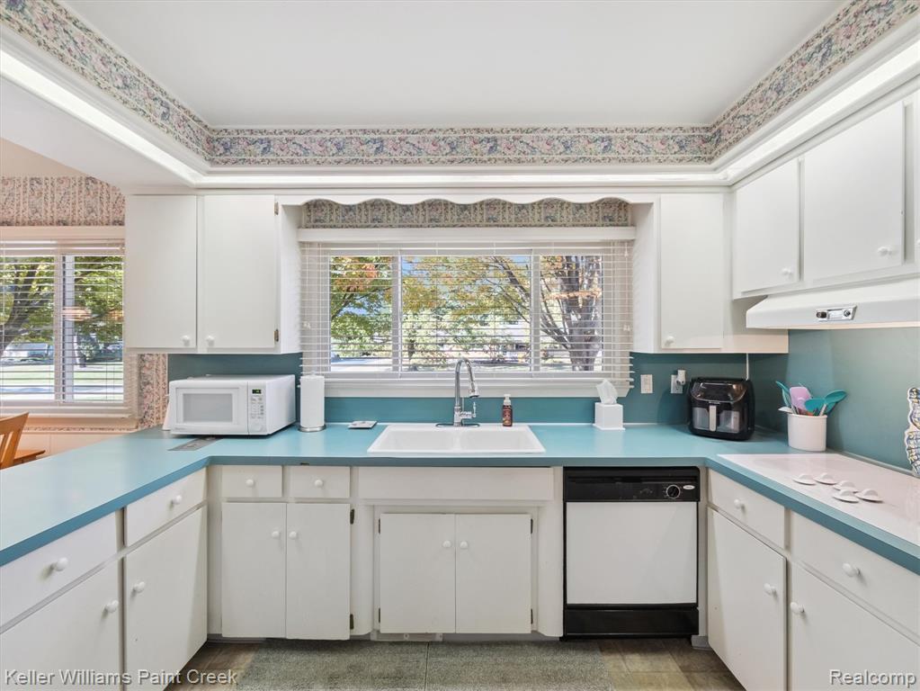952 Dursley Road, Bloomfield Hills, MI 48304 — Photo 17