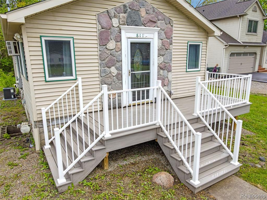 811 Miller Road, Lake Orion, MI 48362 — Photo 3