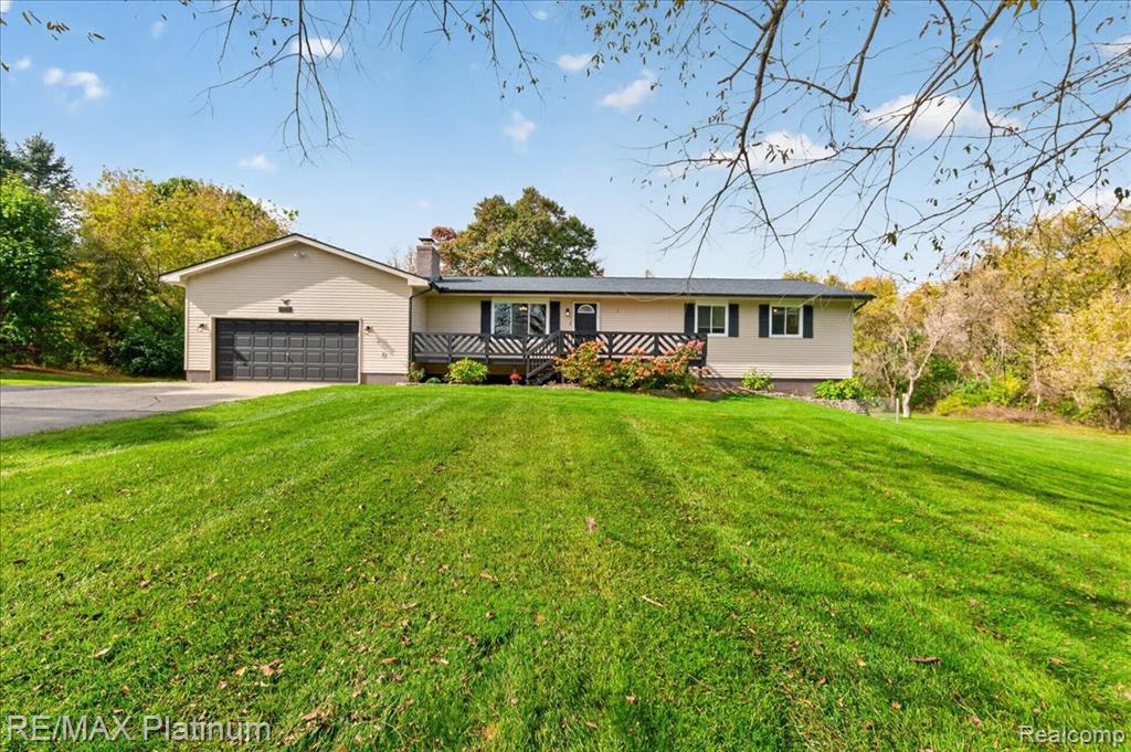 9658 Scholar Drive, Pinckney, MI 48169
