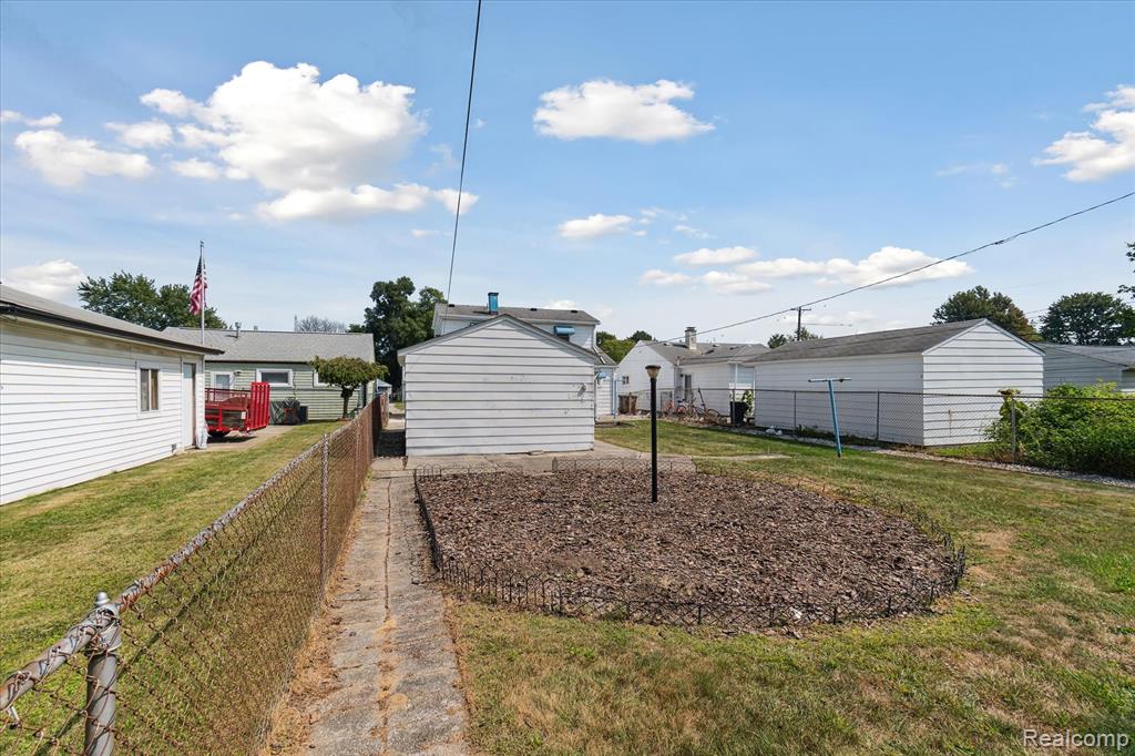 8326 Elm Street, Taylor, MI 48180 — Photo 32