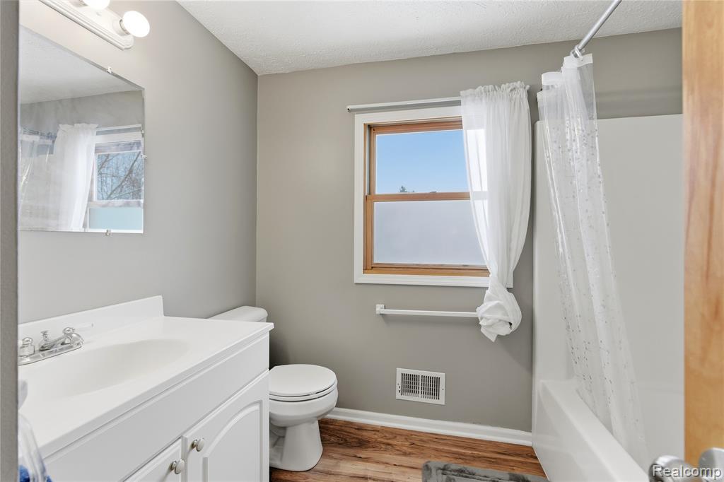 9457 Hollister Road, Laingsburg, MI 48848 — Photo 20