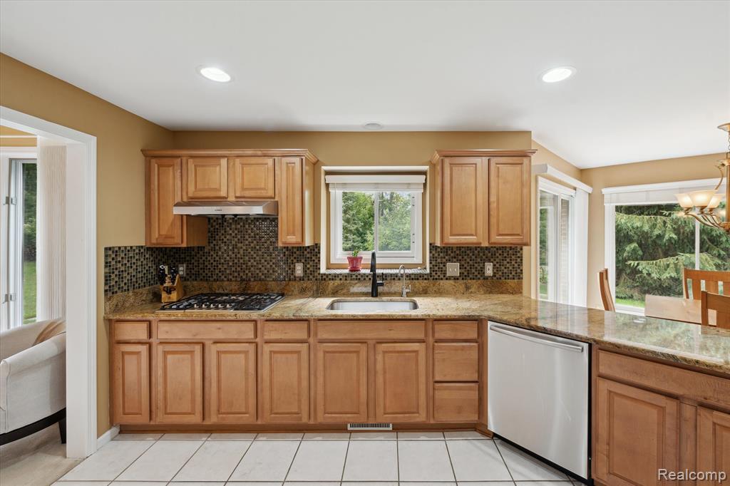 5993 Rosewood Parkway, White Lake, MI 48383 — Photo 13