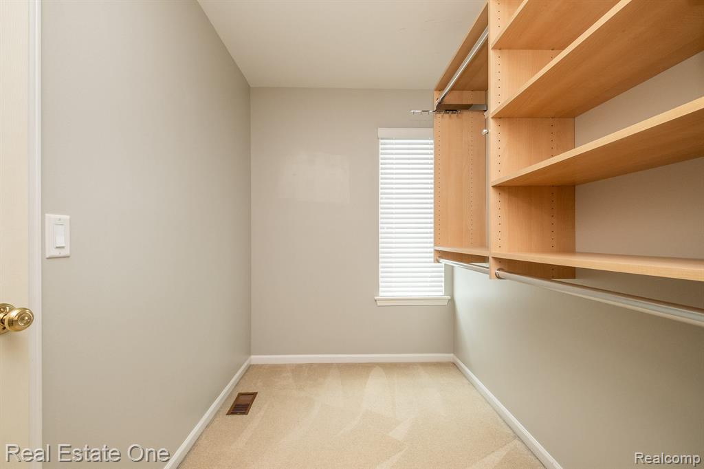 1092 CHESTNUT Lane, South Lyon, MI 48178 — Photo 34