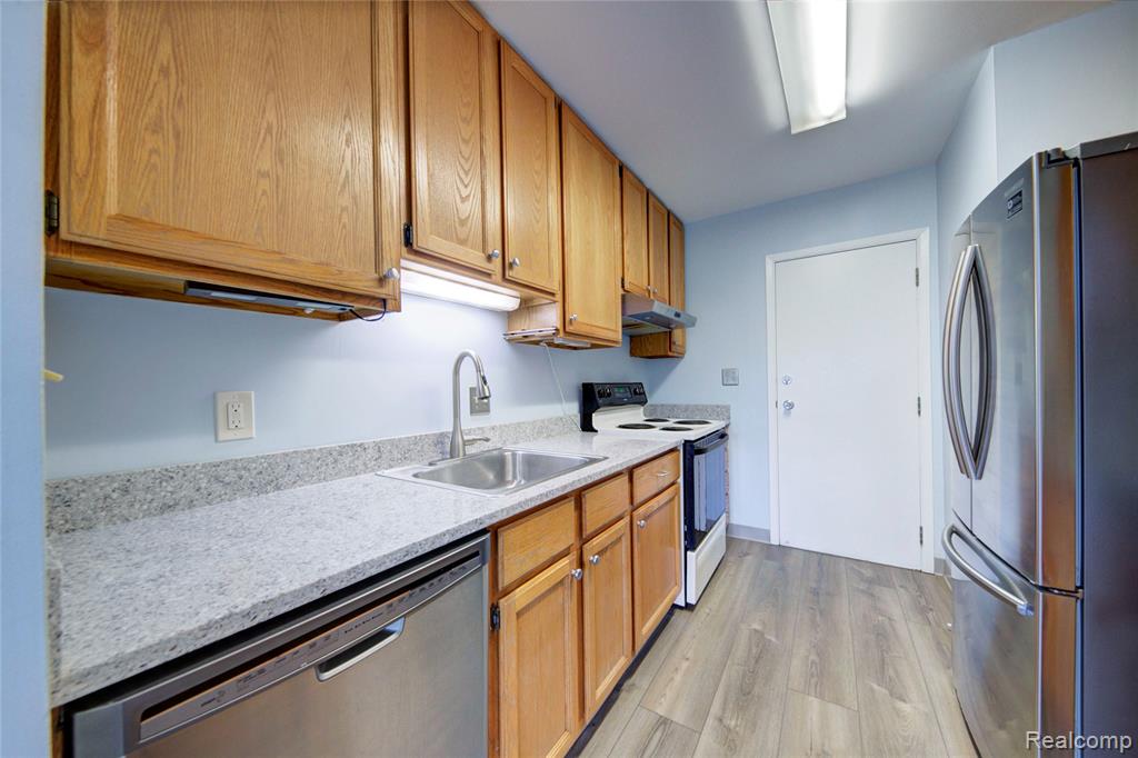 671 Watersedge Drive, Ann Arbor, MI 48105 — Photo 12