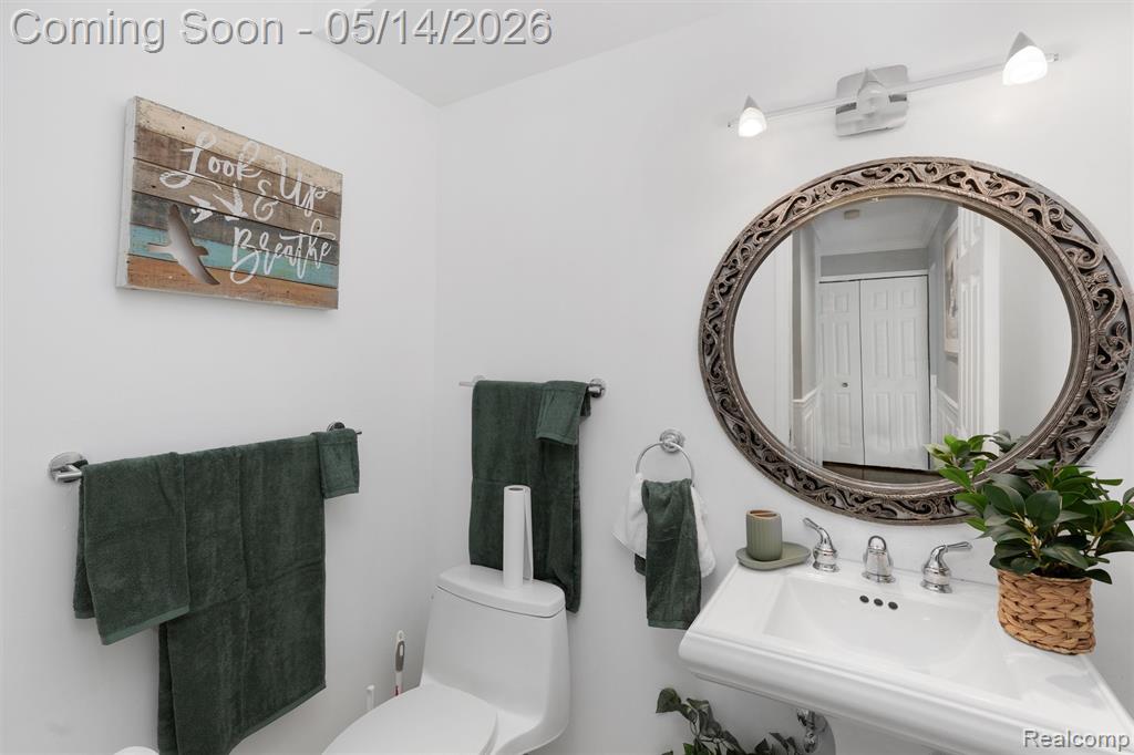 27526 Bridle Hills Drive, Farmington, MI 48336 — Photo 17