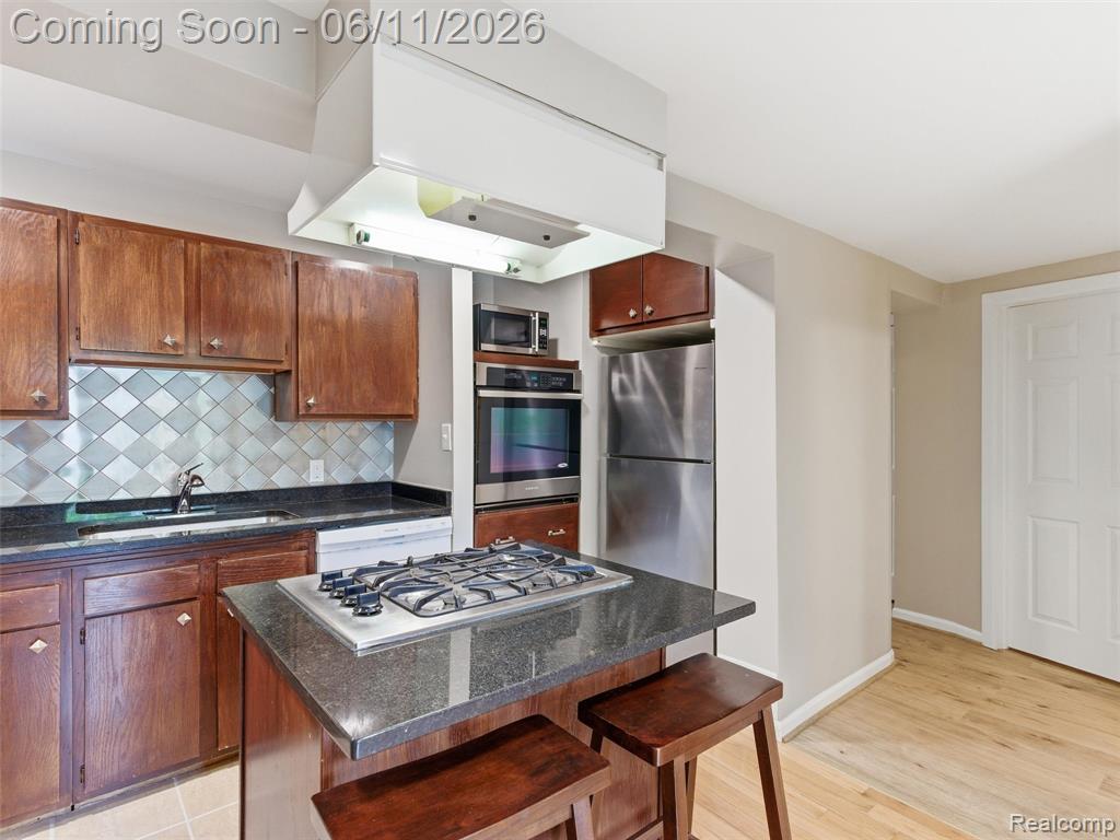 404 La Plaza Court, Royal Oak, MI 48073 — Photo 7