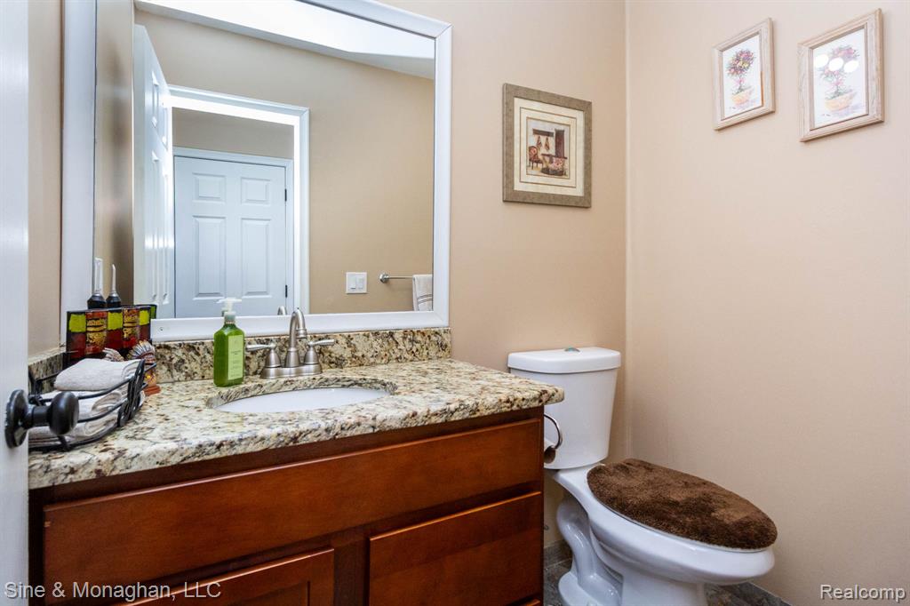 5082 Westmoreland Drive, Troy, MI 48085 — Photo 14
