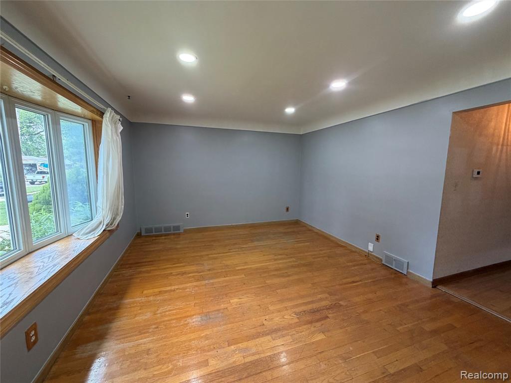 3952 Katherine Street, Dearborn Heights, MI 48125 — Photo 3
