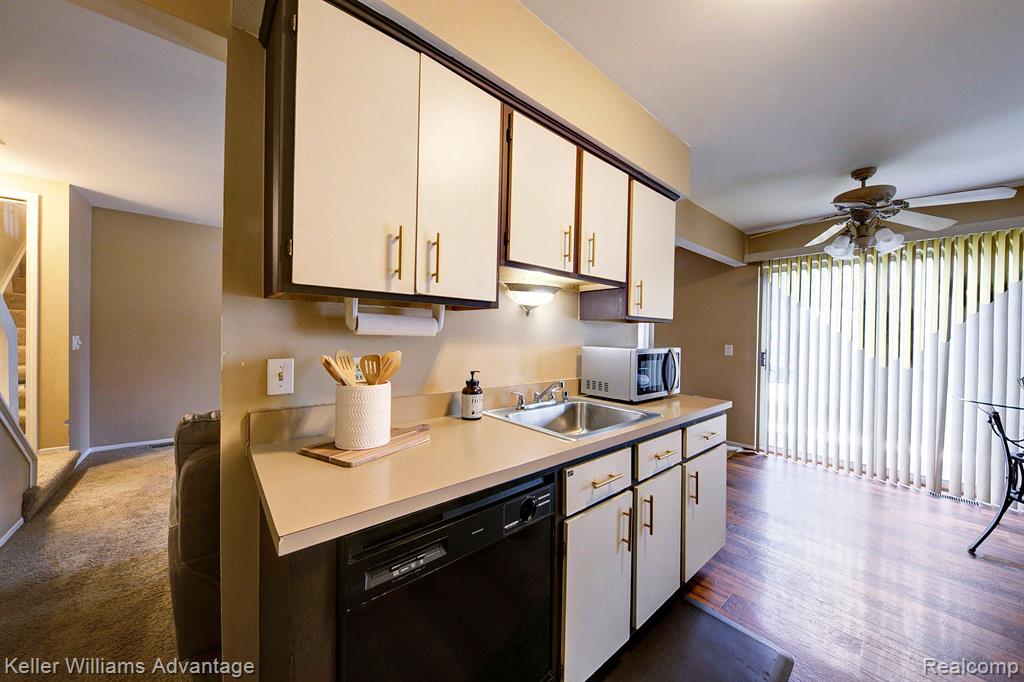 1612 WIMBLEDON Drive, Walled Lake, MI 48390 — Photo 9