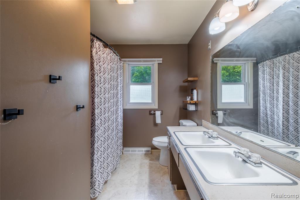 6395 Tanglewood Lane, Grand Blanc, MI 48439 — Photo 15