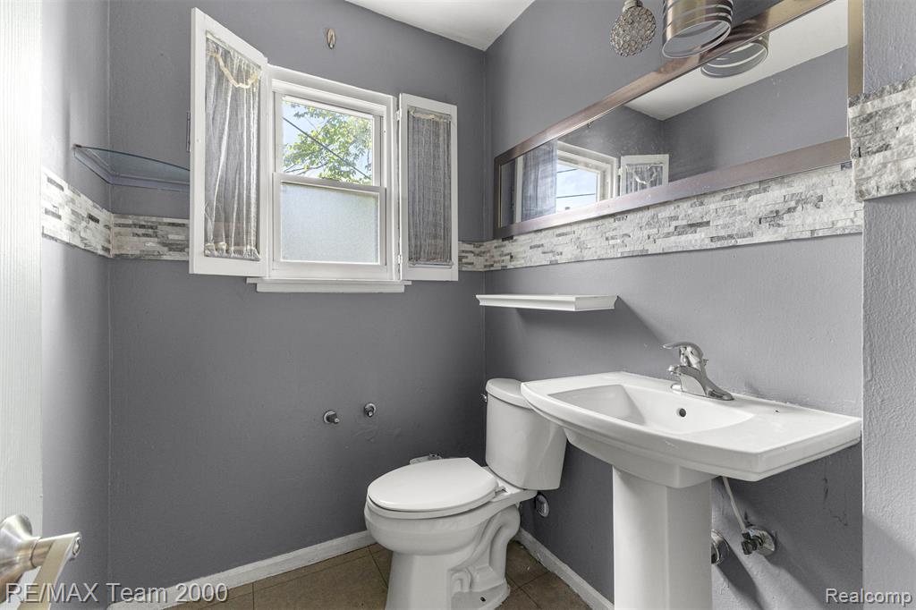 22101 Church Street, Oak Park, MI 48237 — Photo 28