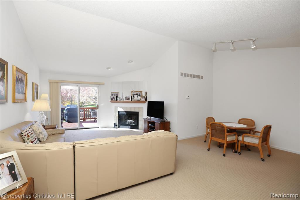 35211 White Pine Trail, Farmington Hills, MI 48335 — Photo 9
