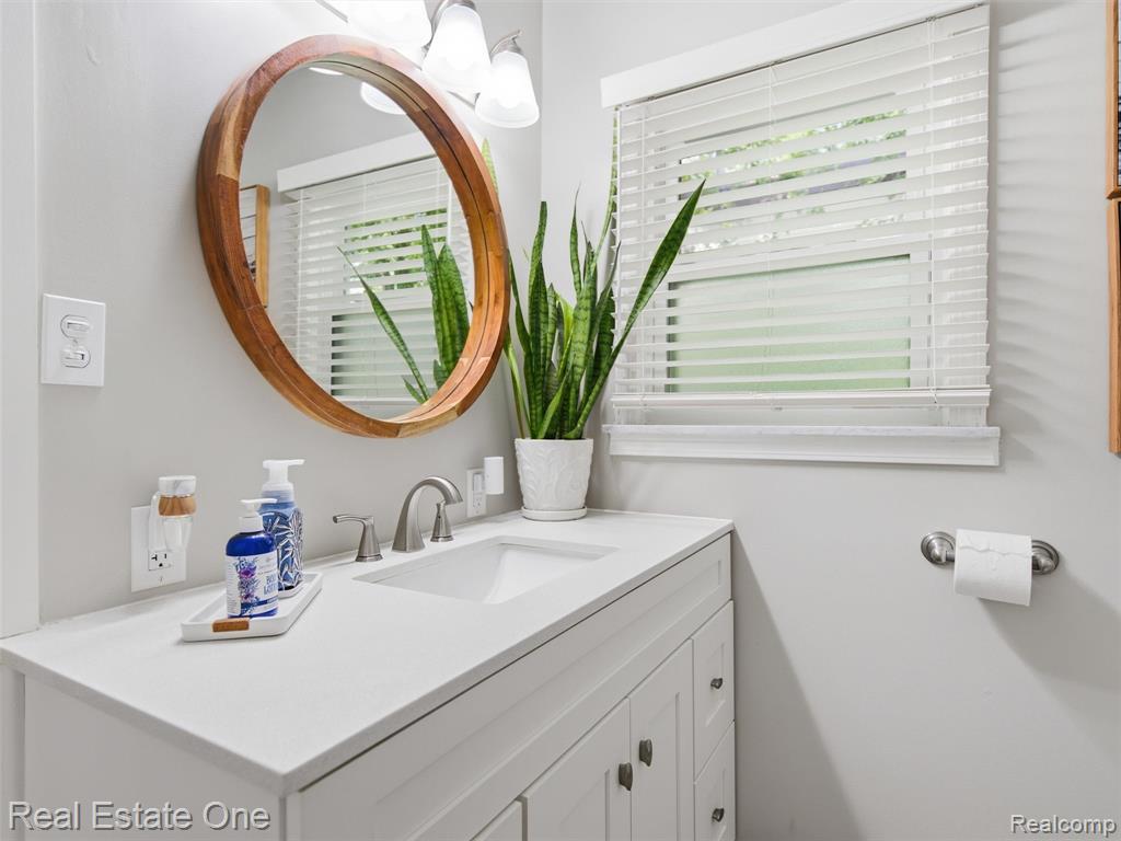4011 Lotus Drive, Waterford, MI 48329 — Photo 49