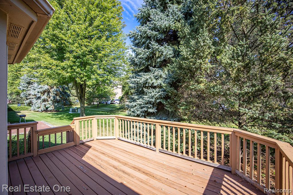 4439 Honeysuckle Drive, Sterling Heights, MI 48314 — Photo 18
