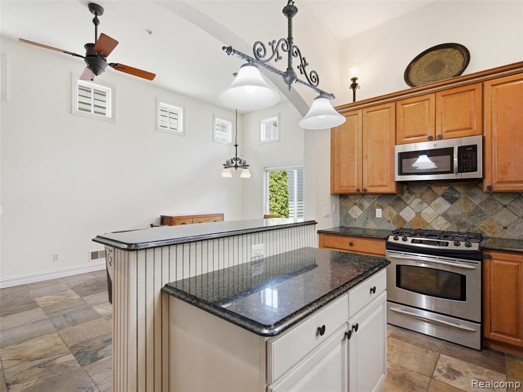 3875 Andover Avenue, Auburn Hills, MI 48326 — Photo 14