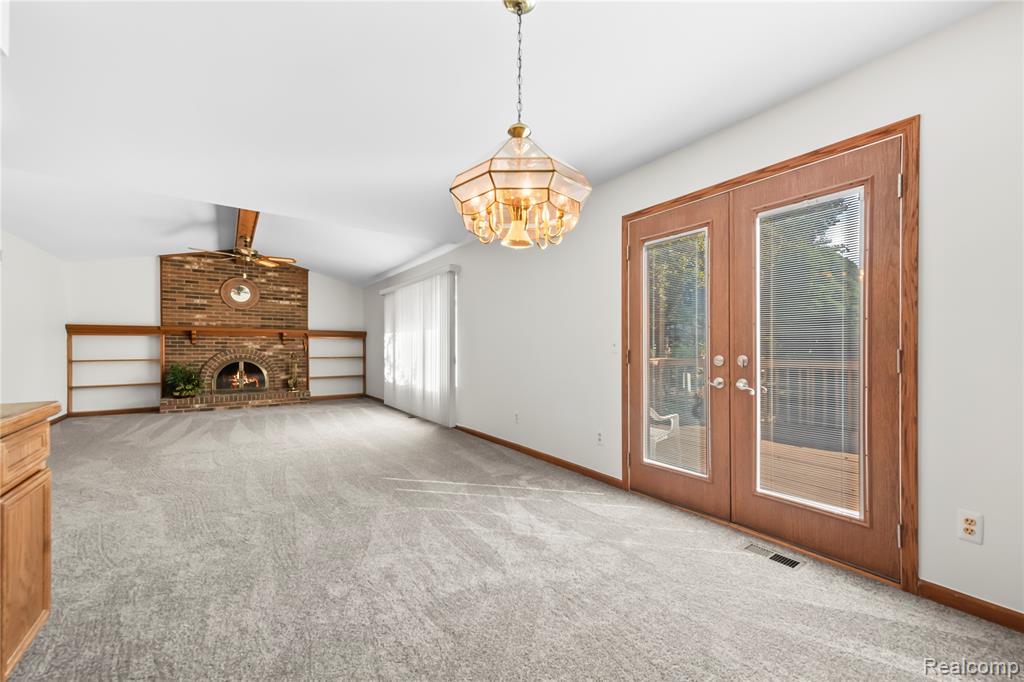 40538 Woodside Drive, Clinton Twp, MI 48038 — Photo 11